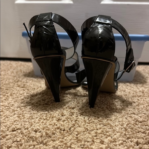 🌸 Michael Kors: Black Strappy Heels - Picture 4 of 5